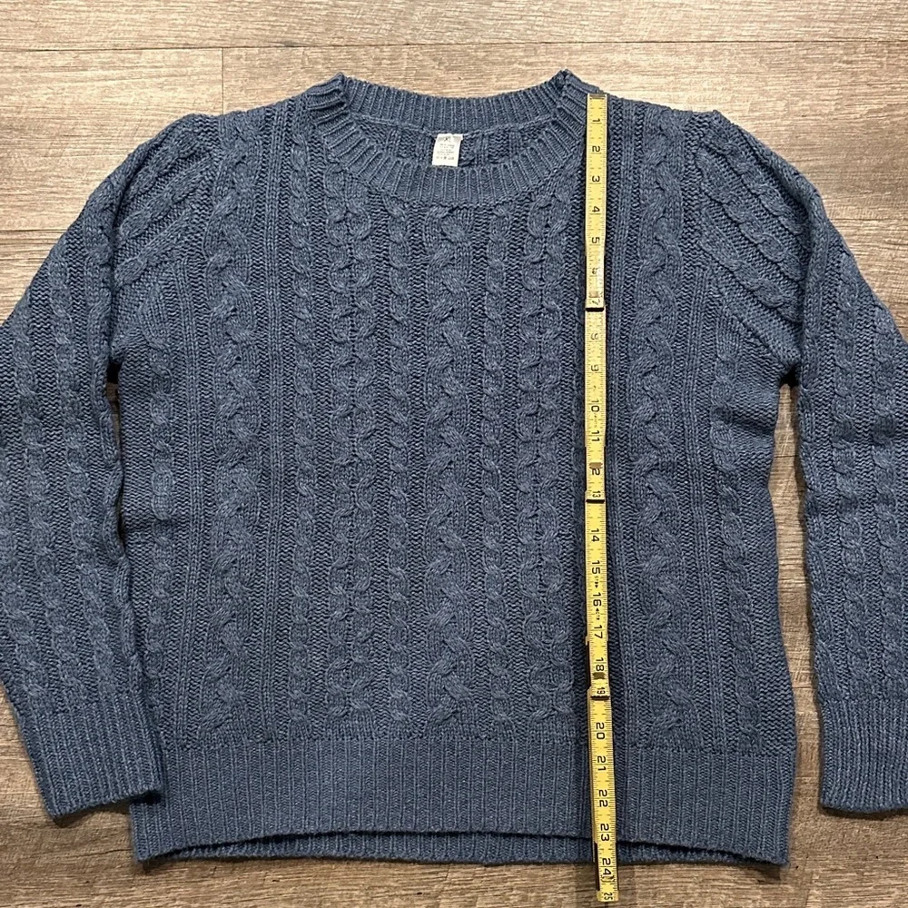 Blue Cable Knit crewneck Sweater Size XL - Picture 3 of 6
